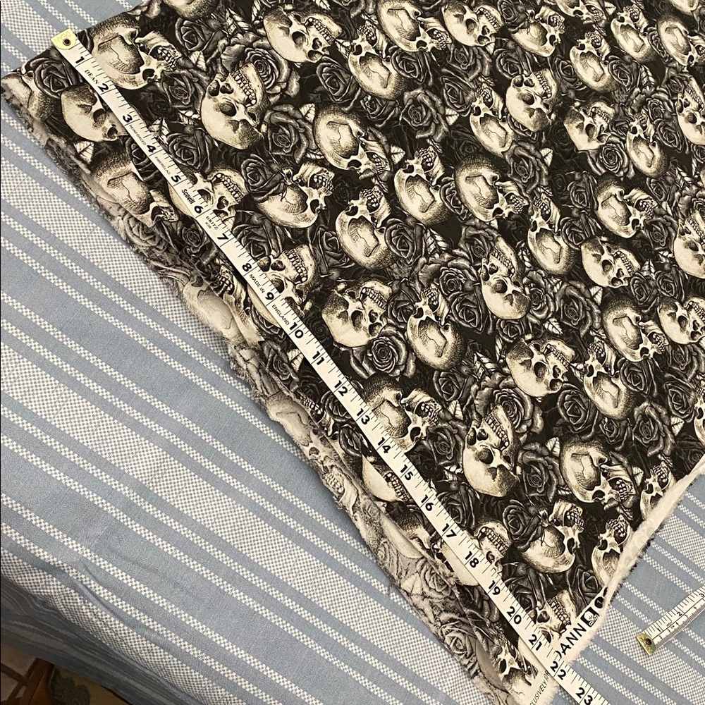 Joanne Fabric Cotton 1 yard 36” x 44” Roses Skulls Black - Picture 6 of 6